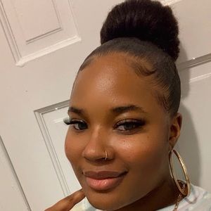 Meet your Posher, Sarina